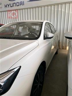 ئێم جی 5 پڵەس